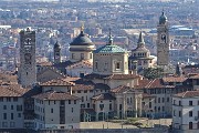 43 Da San Vigilio-stazione funicolare vista panoramica zoomata  su Citta Alta
